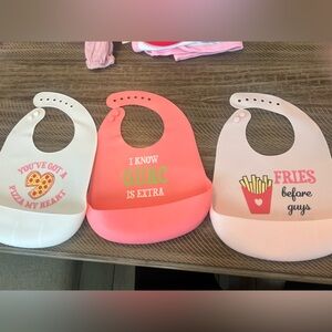 Set of 3 baby girl silicone bibs with funny
Phrases